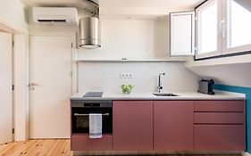 Joivy Flats Next To Rossio Square And Main Lisbon Attractions